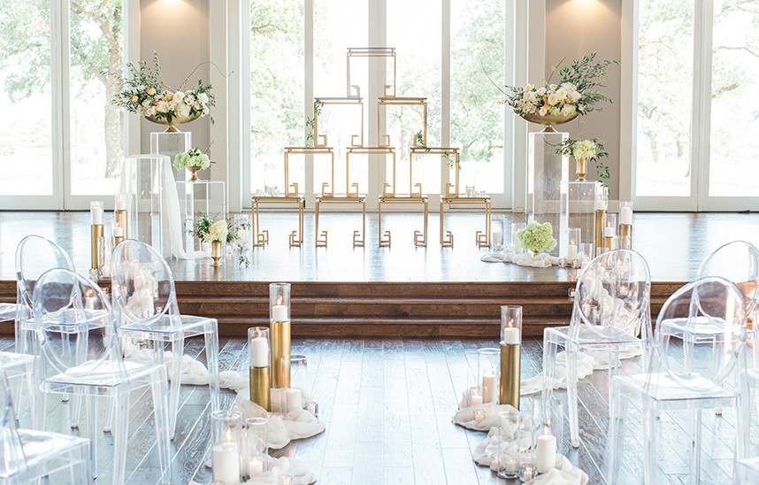 romantic altar Oklahoma wedding planner June Sixteenth Oklahoma wedding photographer Hope Photography 06