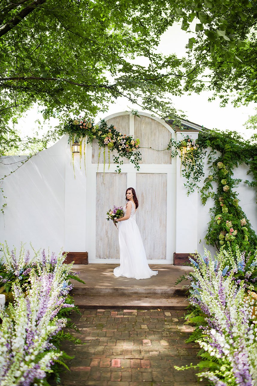 Locale in Bloom Inviting Mansion Styled Shoot from Poppys Garden Oklahoma Wedding Photographer Picturesque Photos by Amanda 01