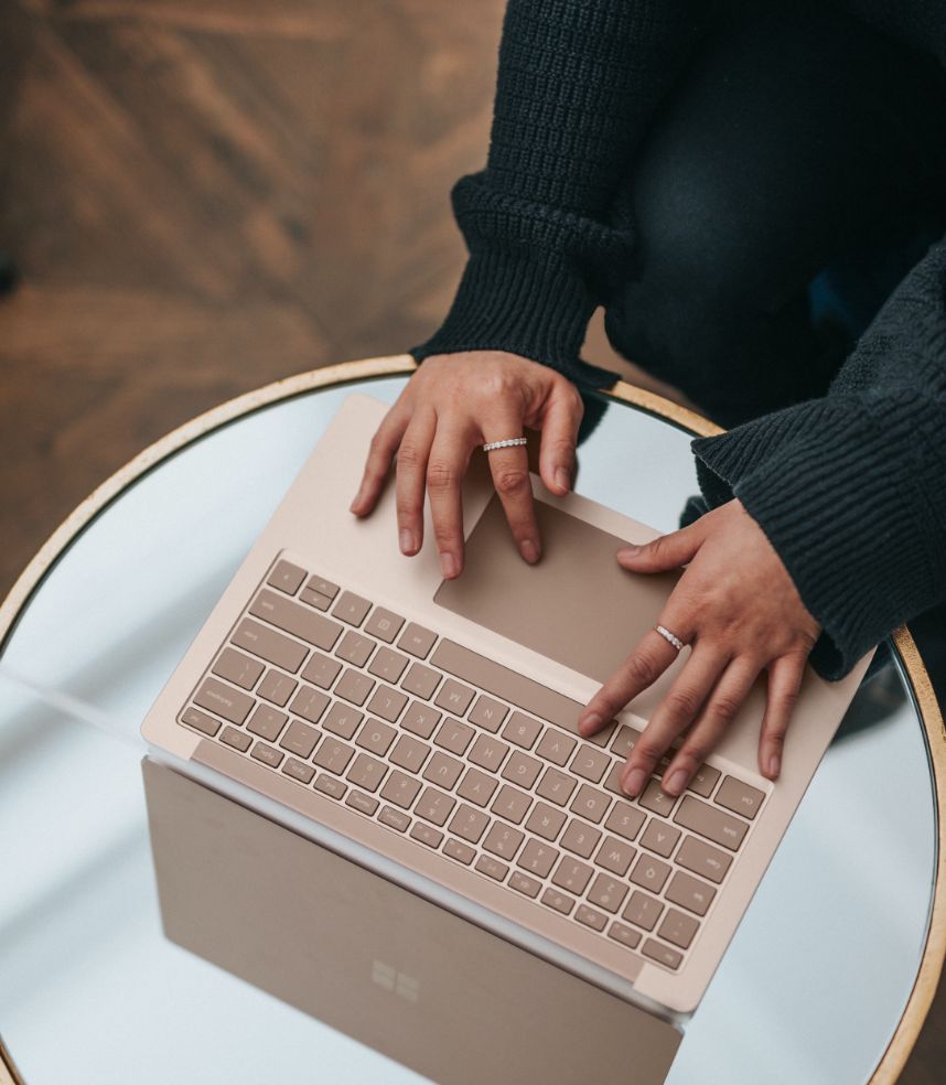 laptop girl 1
