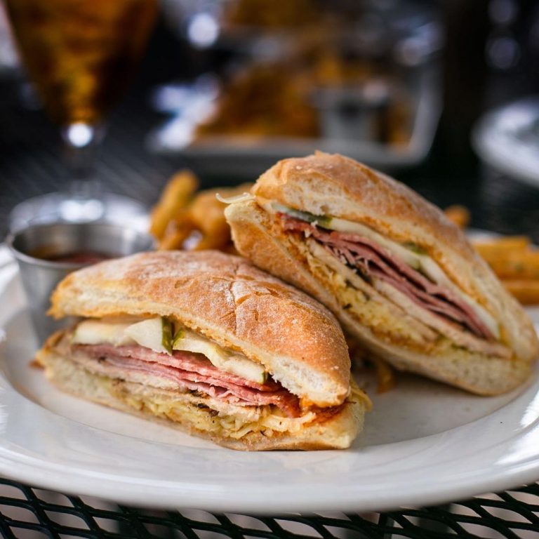 How to Calculate the Right Amount of Catering Based on Guest Count