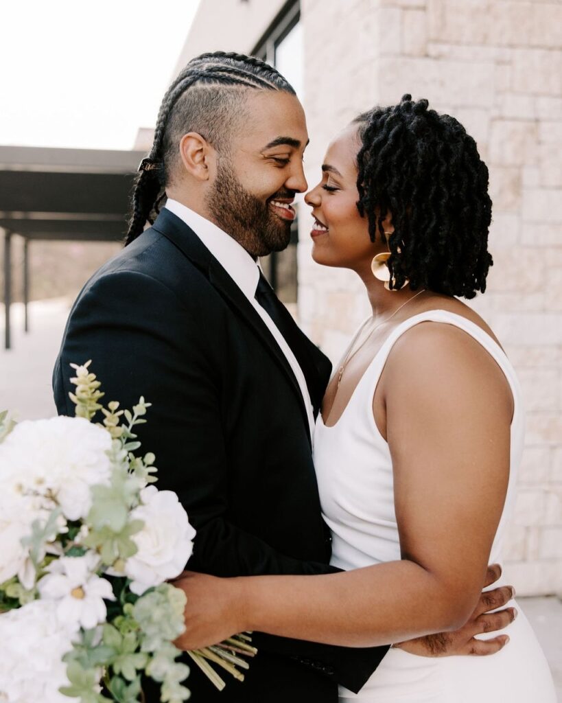 Gorgeous photos, cute decor, and green accents? Say less.⁠ 🥂 •⁠ •⁠ Wed Society | Oklahoma FEATURED vendors:⁠ Photography: juliana_rose_⁠