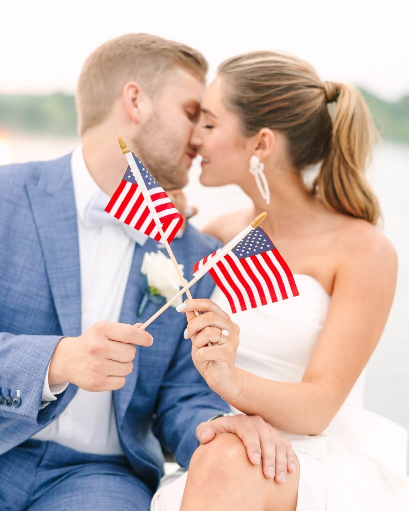 Red, white, and cute!⁠ ❤️✨⁠ •⁠ •⁠ Wed Society | Oklahoma FEATURED vendors:⁠ Planning and Design: harpermaeevents ⁠ Cake: amycakes7