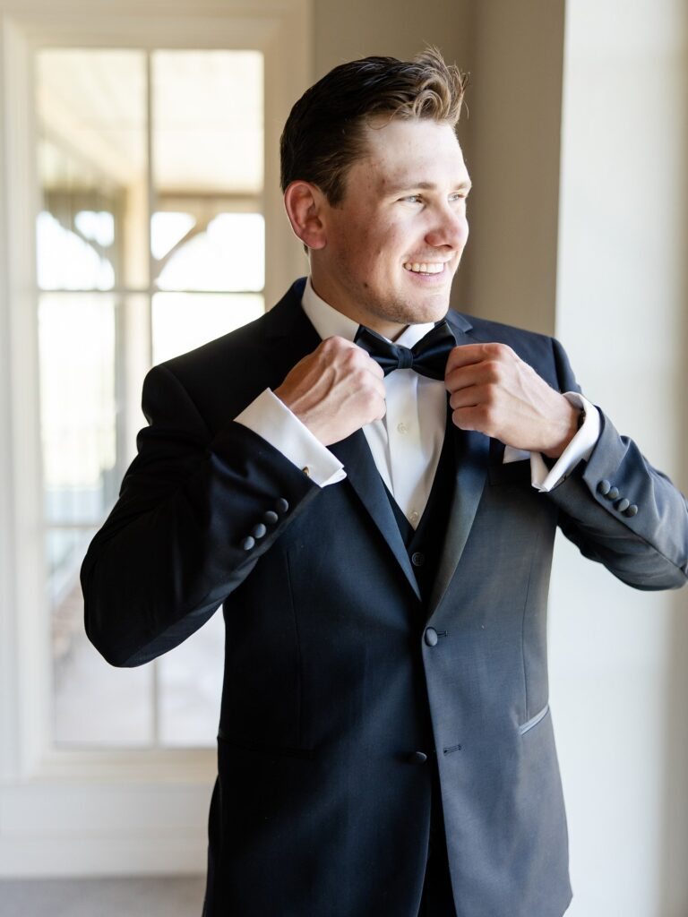 A moment for the guys! Groom Jake was wedding-day ready and looking sharp in his tux from thewardrobeokc⁠. 👏🖤⁠ •⁠