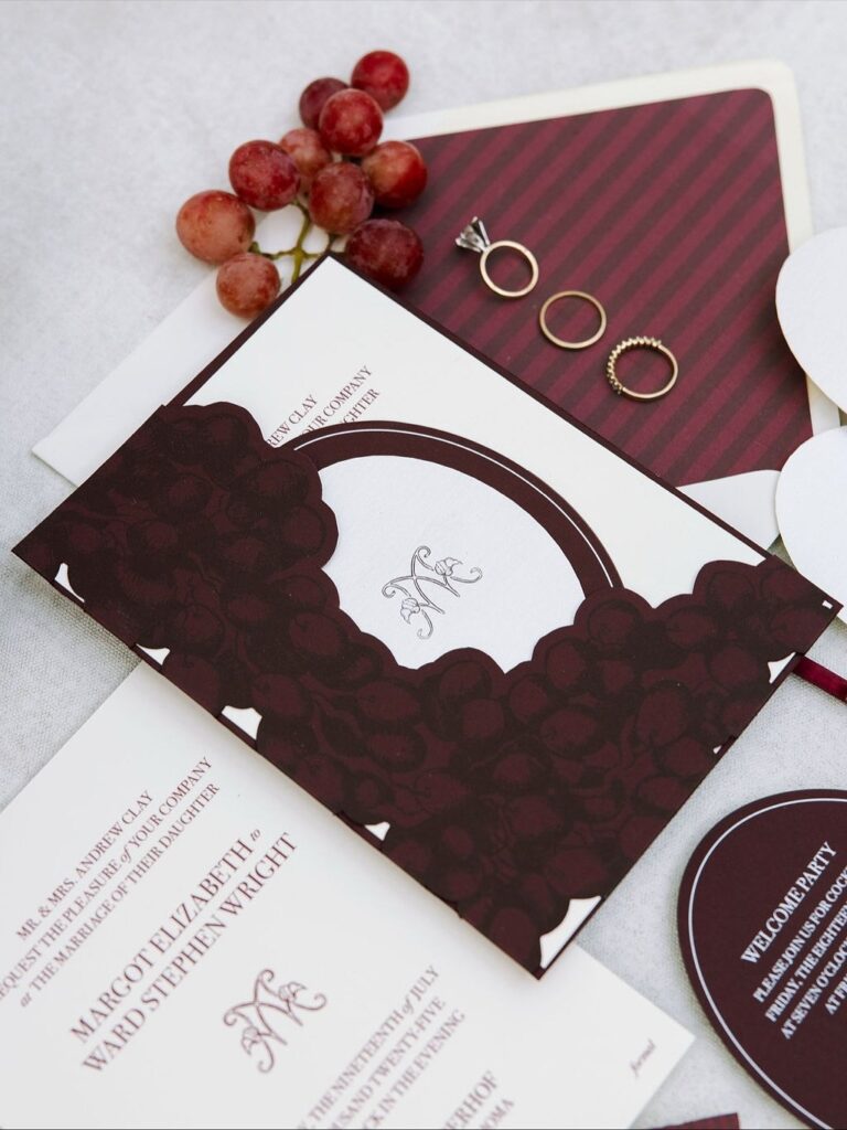Hello fall weddings, we’ve been waiting for you 🍁✨ Here’s some inspo to kick off the first official day of