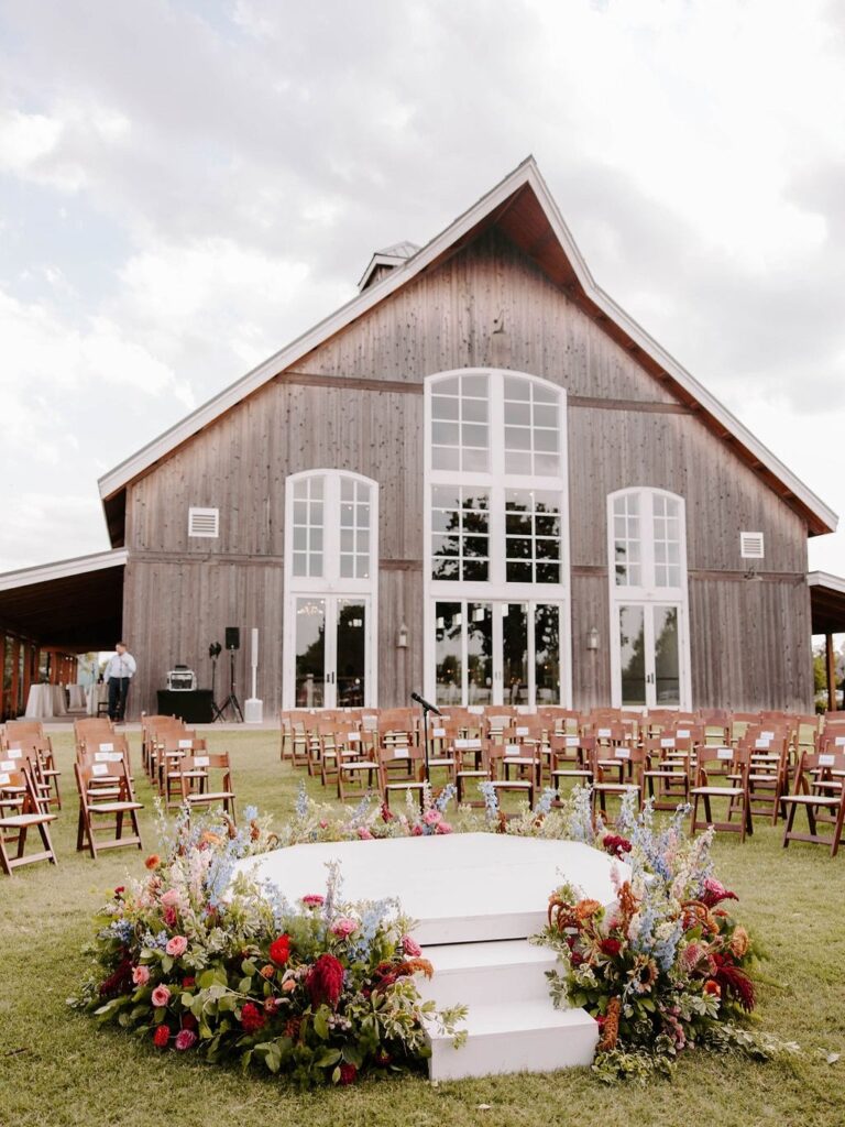 Wedding day magic at sparrowbeginnings ✨ Nestled on 30 acres in Stillwater, this venue offers stunning spaces for both indoor