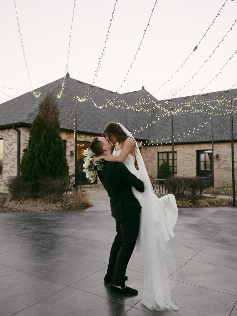 Swipe for a peek inside belladonnaevents ✨ Known as Tulsa and Northeastern Oklahoma’s premier venue, this timeless chapel features sparkling