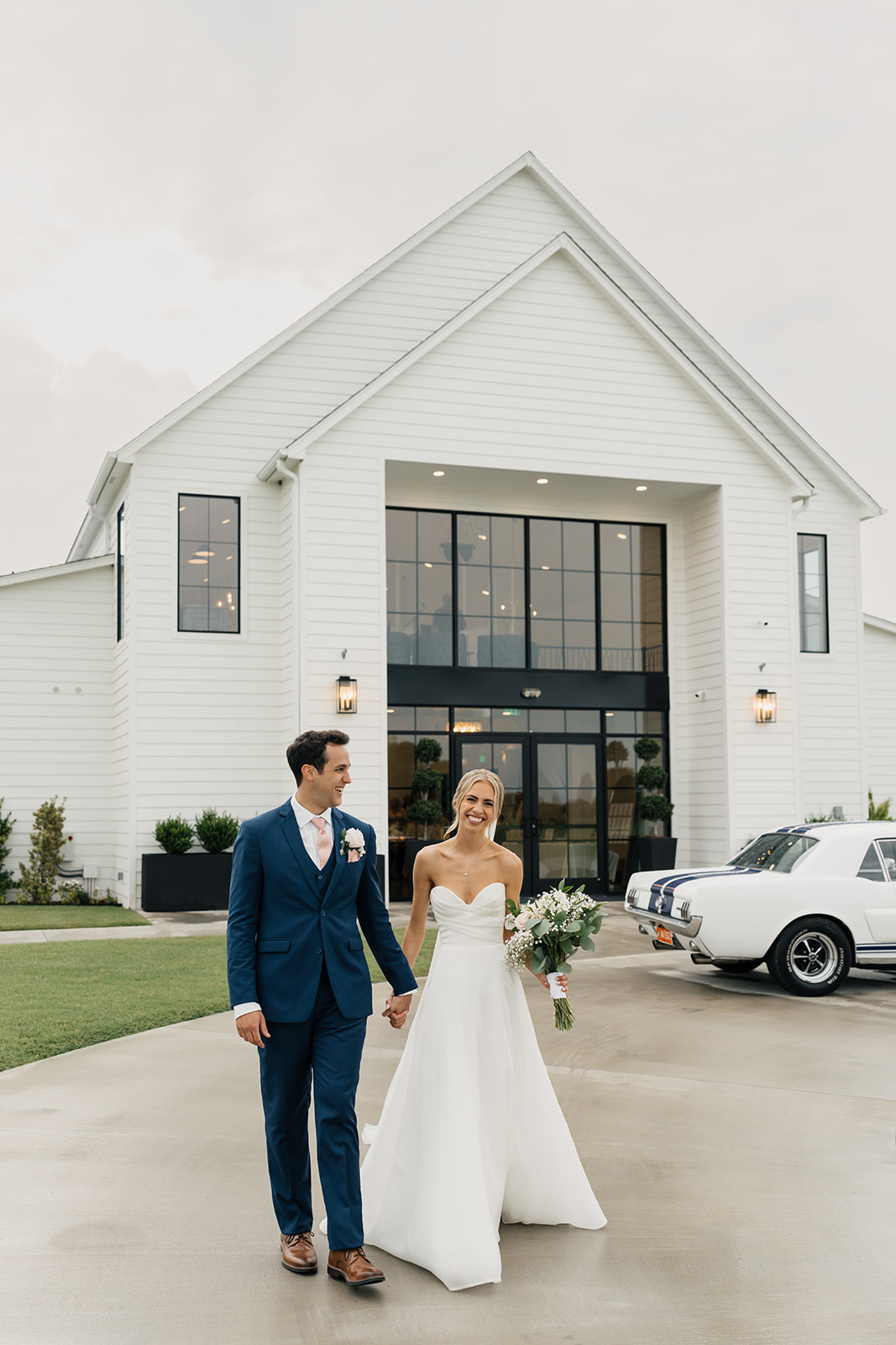 Sara + Sean | The big day at Bluestem Manor